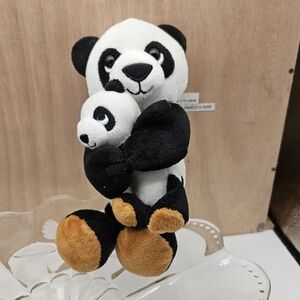 Kinder panda bear mom and baby